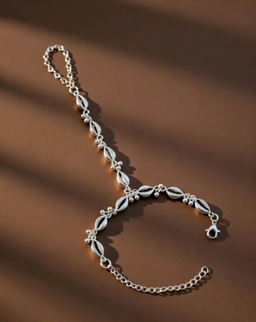 Silver Oxidised Cowrie Shell Hand Harness (Hathphool) with Ghungroo Accents [1 Piece]